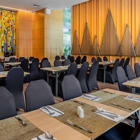 Doubletree By Hilton Jakarta Kemayoran Exterior photo